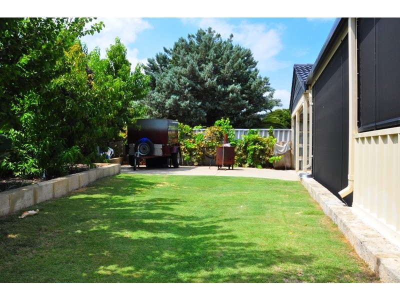 2 Dior Place, Greenfields WA 6210