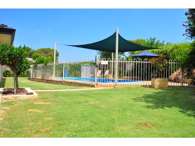 2 Dior Place, Greenfields WA 6210