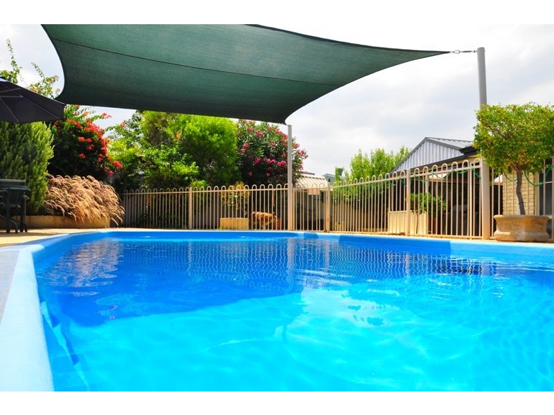 2 Dior Place, Greenfields WA 6210