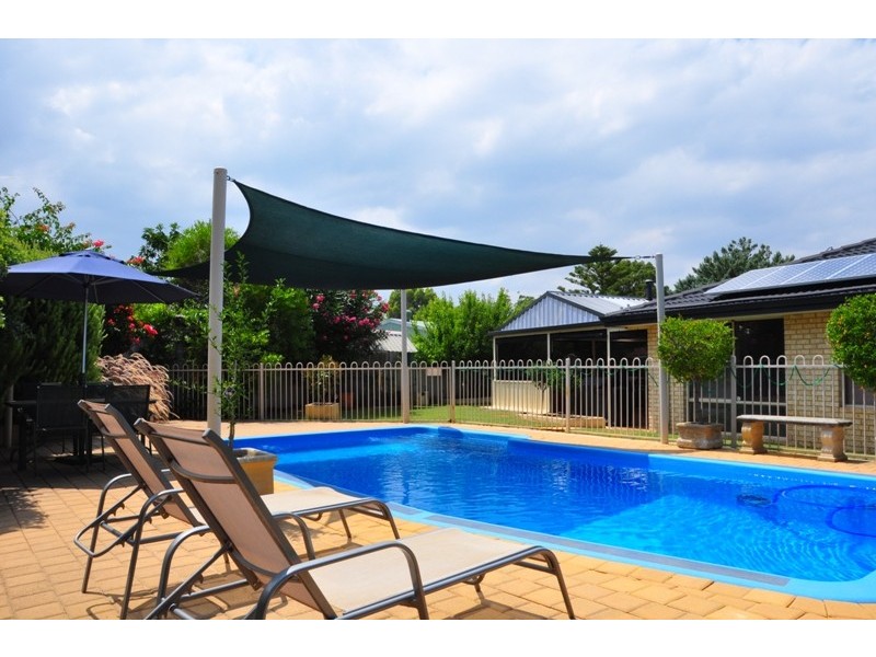 2 Dior Place, Greenfields WA 6210