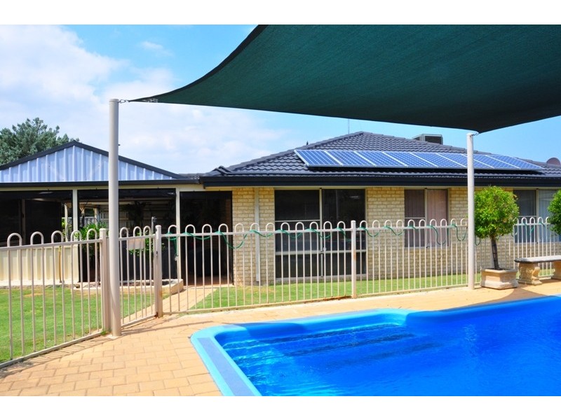 2 Dior Place, Greenfields WA 6210