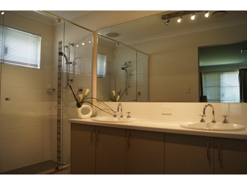 16 Coquette Pass, Dudley Park WA 6210