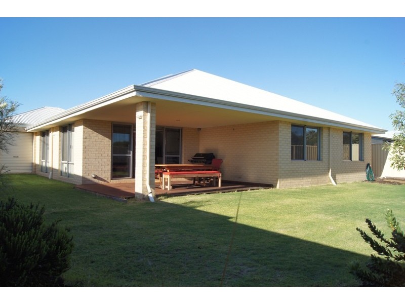 16 Coquette Pass, Dudley Park WA 6210