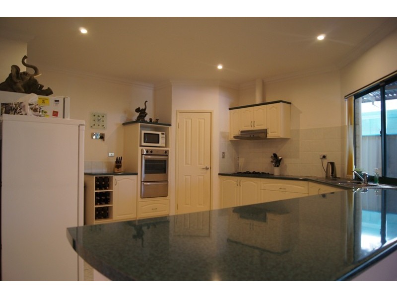 42 Heyerdahl Way, Dudley Park WA 6210