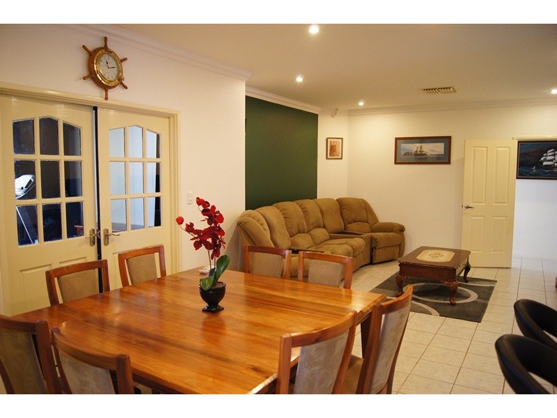 42 Heyerdahl Way, Dudley Park WA 6210