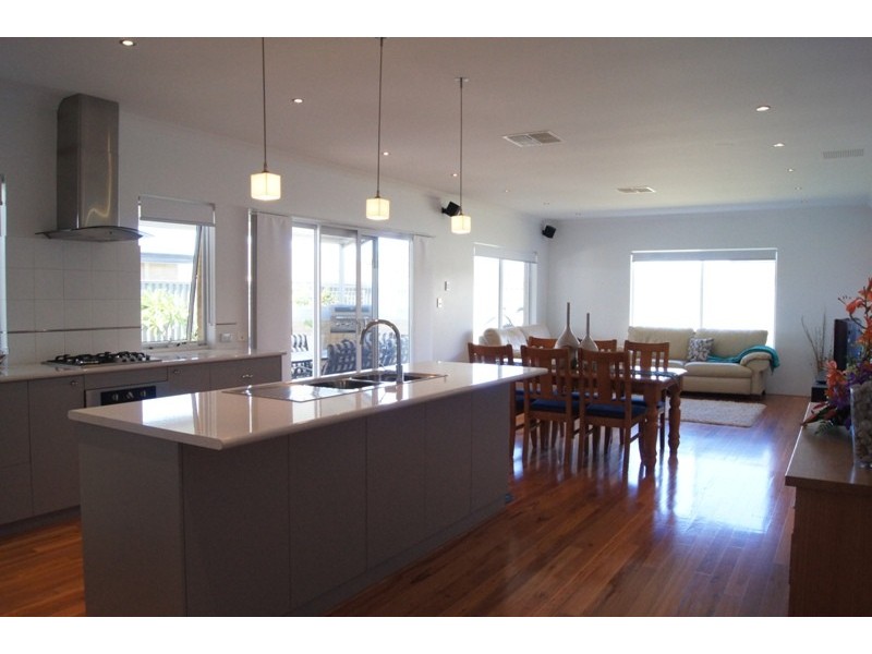 130 Countess Cct, South Yunderup WA 6208