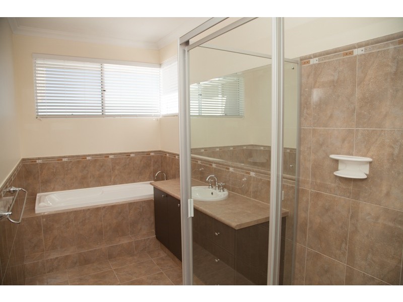 38 Erins Isle, Dudley Park WA 6210