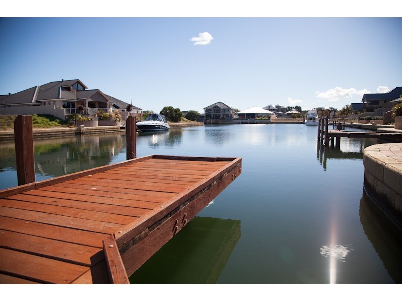 38 Erins Isle, Dudley Park WA 6210