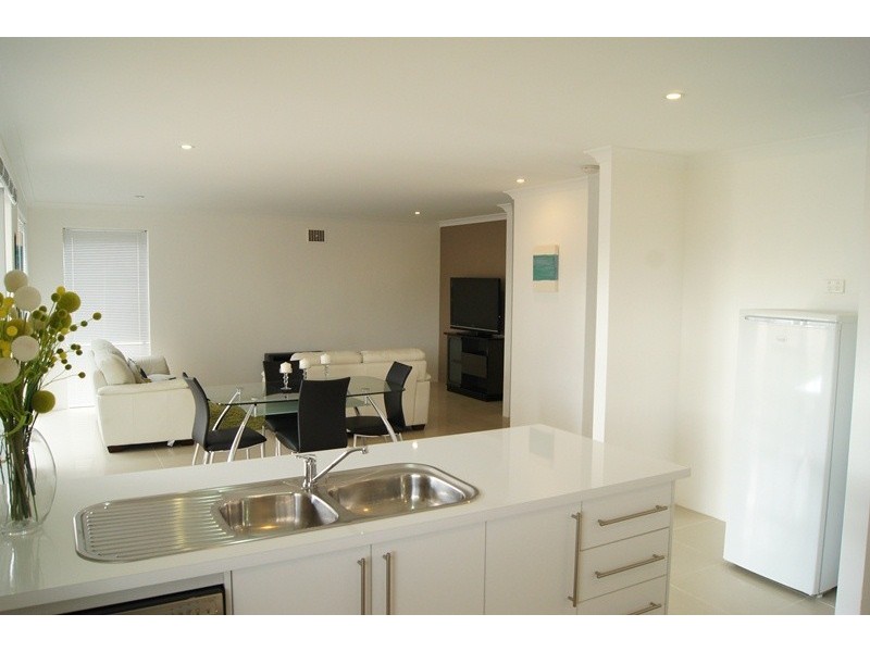 97 Lake Valley Drive, Lakelands WA 6180