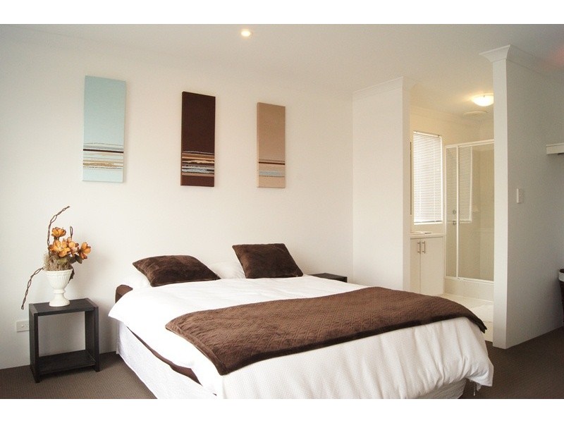 97 Lake Valley Drive, Lakelands WA 6180