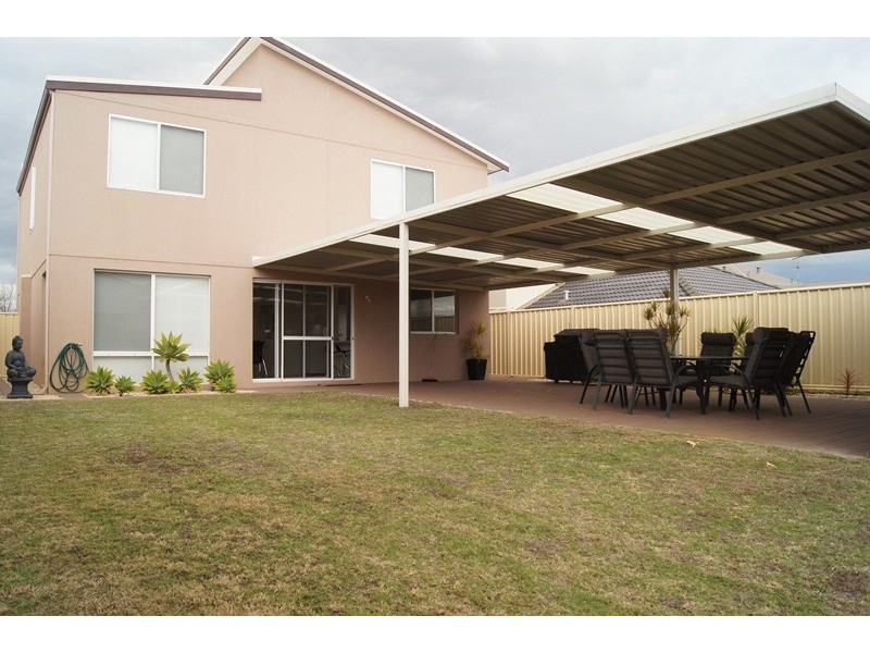 97 Lake Valley Drive, Lakelands WA 6180