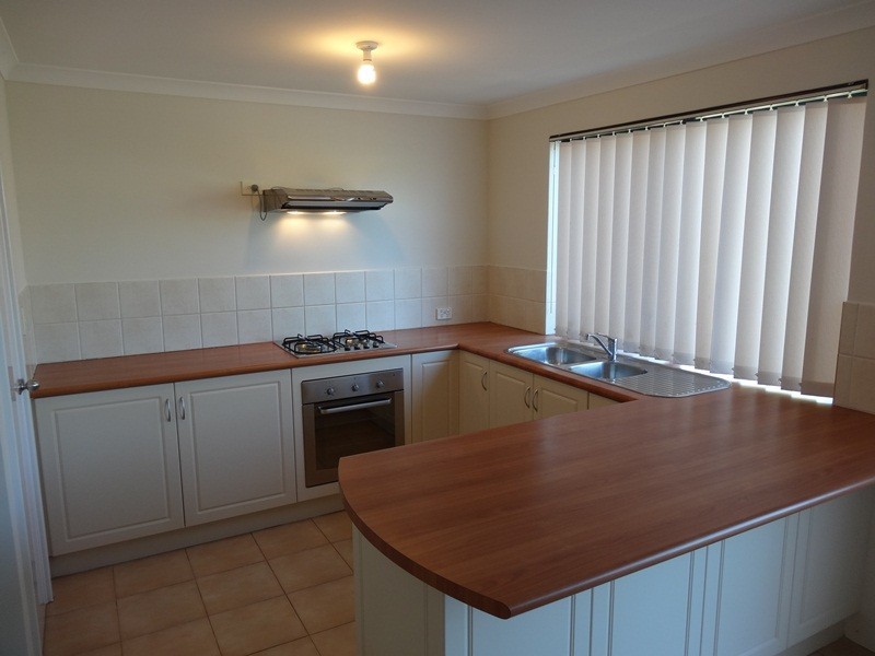 8/70 Waldron Bvd, Greenfields WA 6210