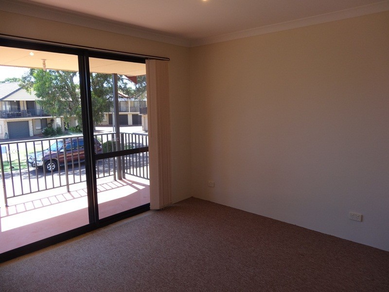 8/70 Waldron Bvd, Greenfields WA 6210