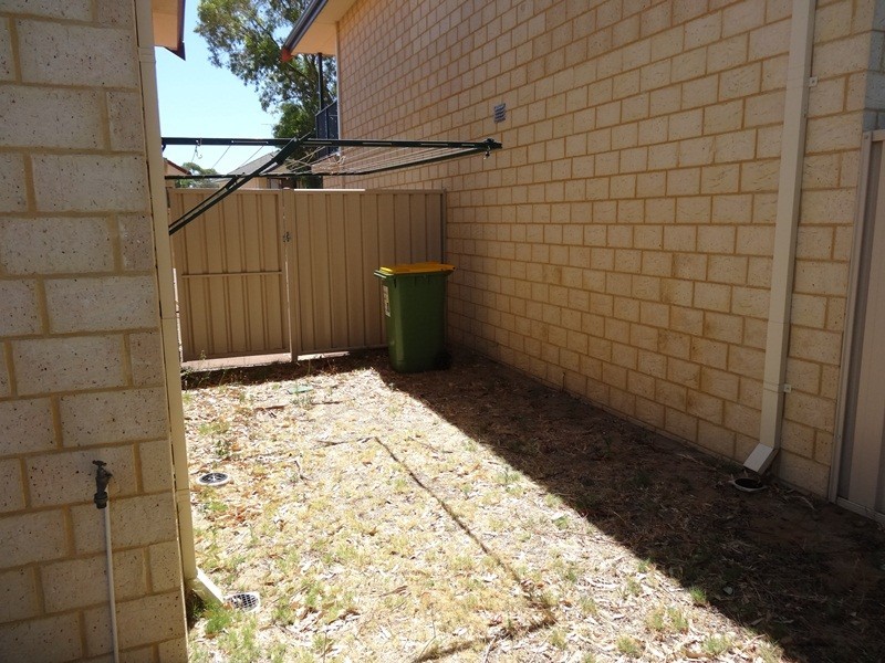 8/70 Waldron Bvd, Greenfields WA 6210
