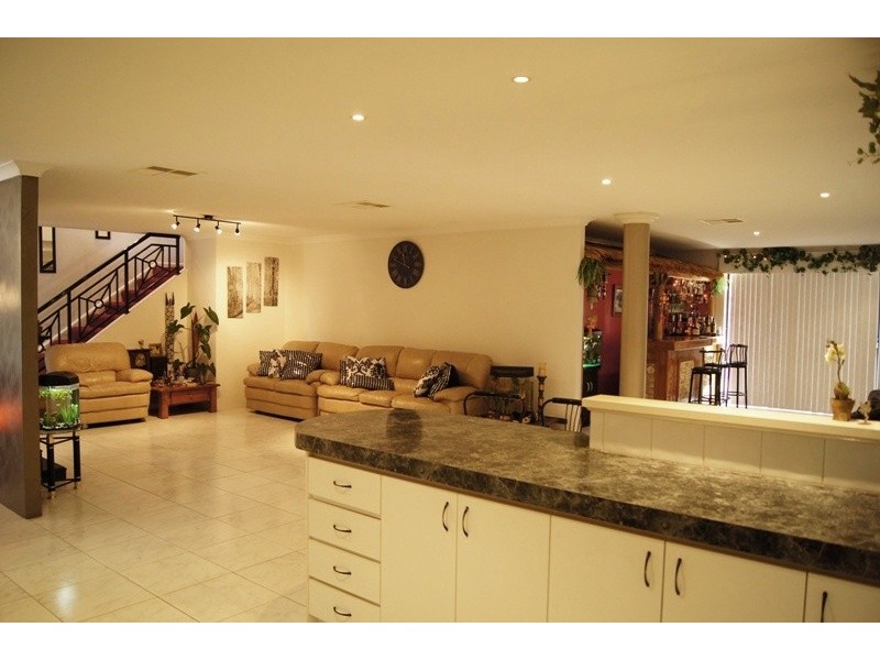 17 Hudson Drive, Dudley Park WA 6210