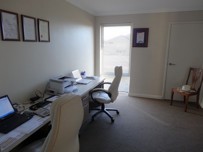 72 Cawana Parkway, Lakelands WA 6180