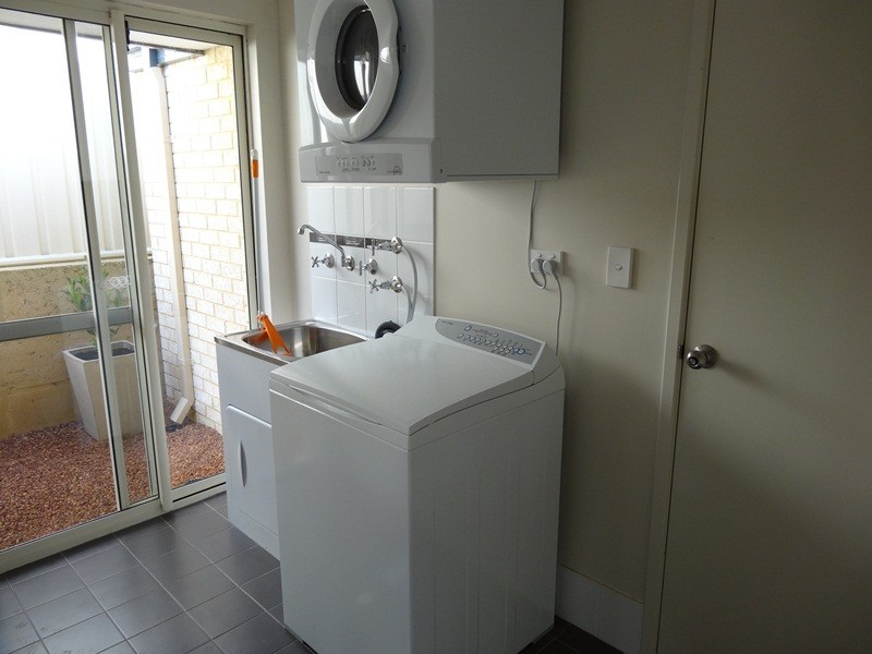 72 Cawana Parkway, Lakelands WA 6180