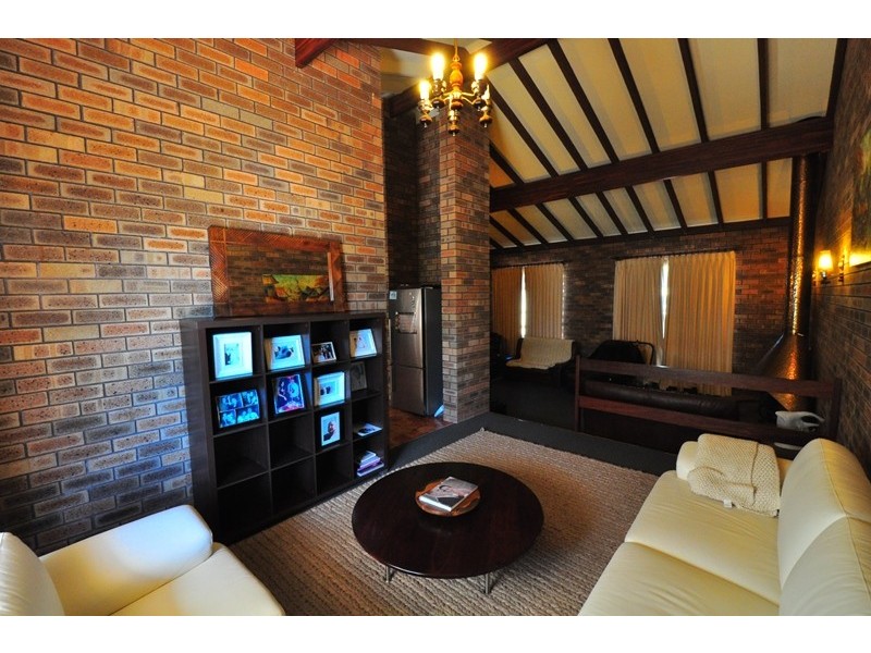 4 Sussex Place., Halls Head WA 6210