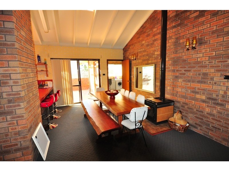 4 Sussex Place., Halls Head WA 6210