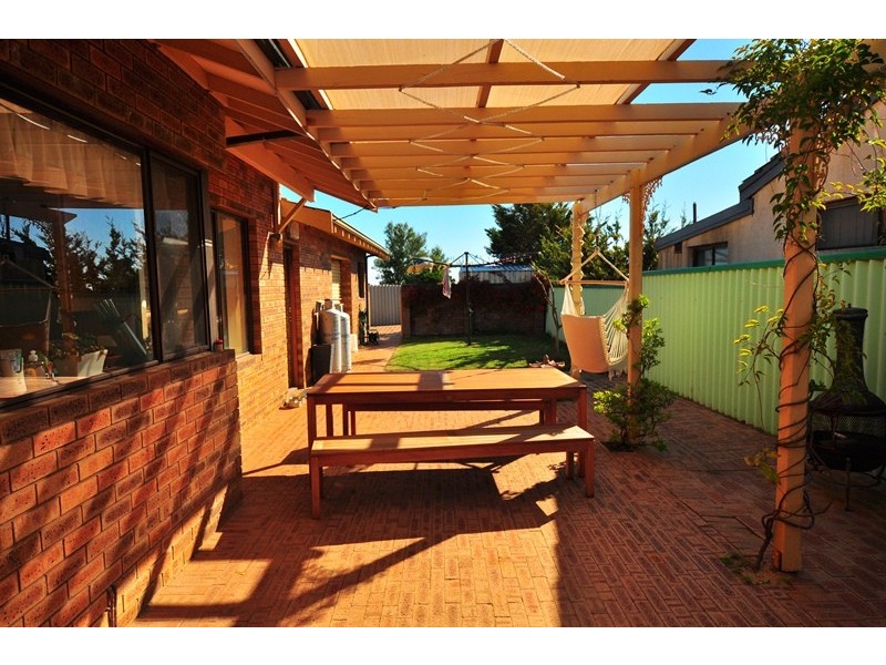 4 Sussex Place., Halls Head WA 6210