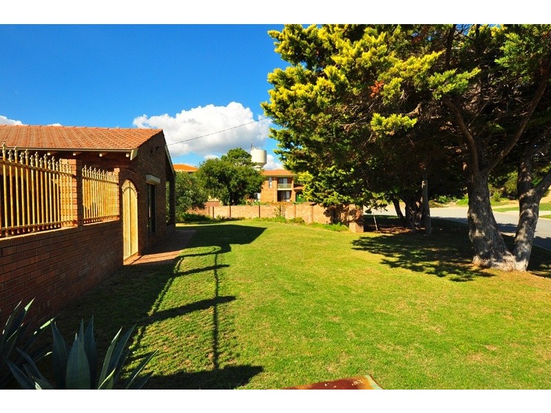 4 Sussex Place., Halls Head WA 6210