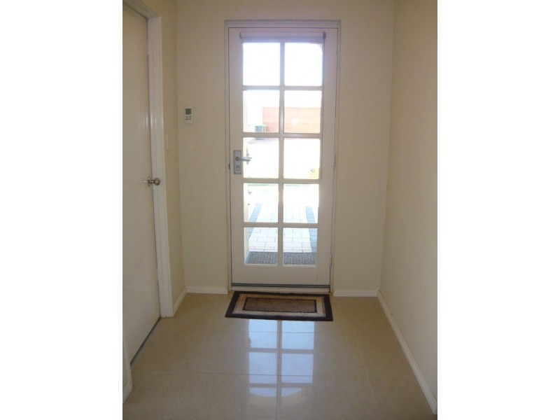 8 HOKITIKA DRIVE, Dudley Park WA 6210