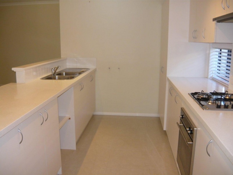 8 HOKITIKA DRIVE, Dudley Park WA 6210