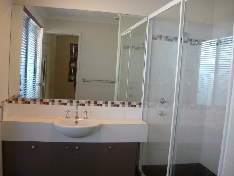 8 HOKITIKA DRIVE, Dudley Park WA 6210