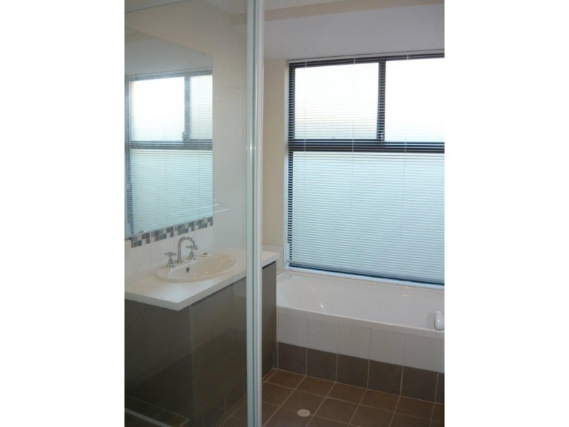 8 HOKITIKA DRIVE, Dudley Park WA 6210