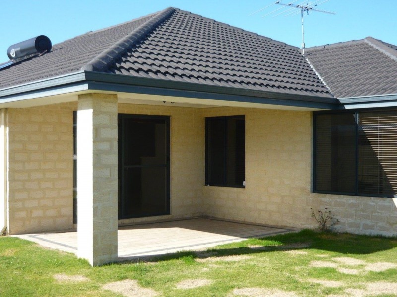 8 HOKITIKA DRIVE, Dudley Park WA 6210