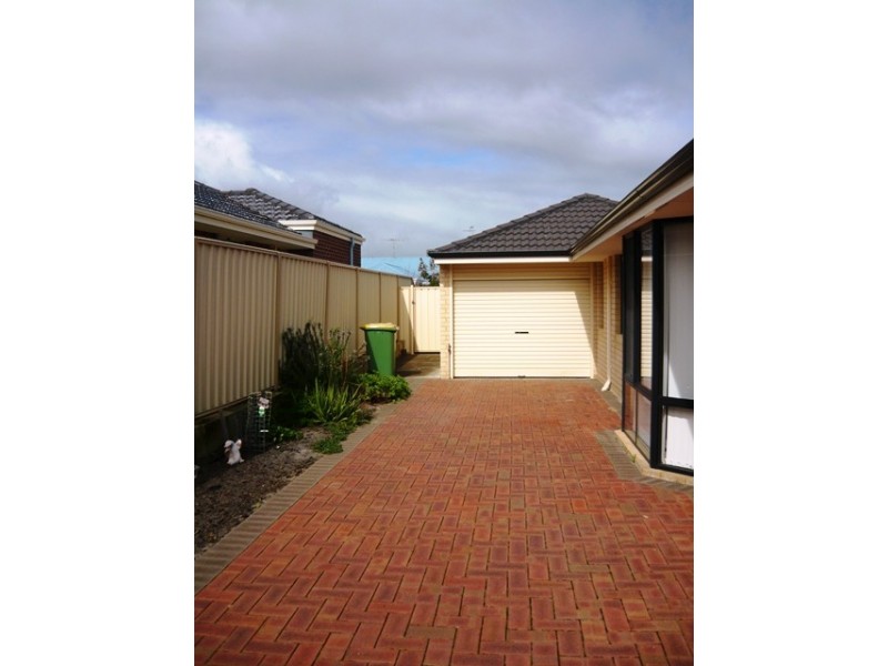 7 Columbus Street, Dudley Park WA 6210