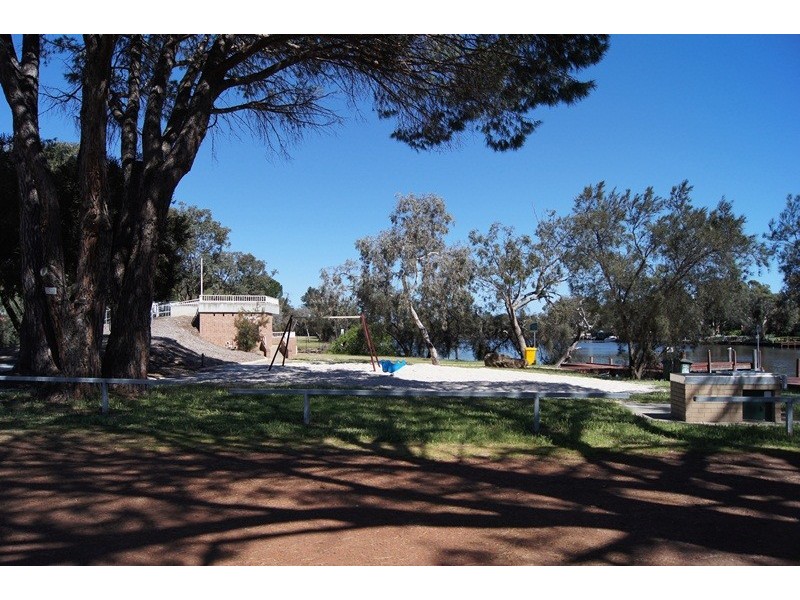 2/1 Banksia Tce, South Yunderup WA 6208