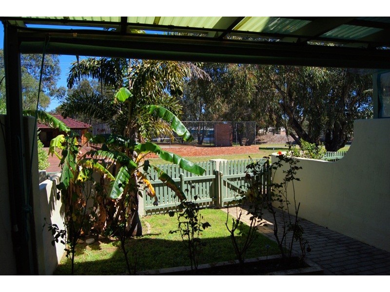 2/1 Banksia Tce, South Yunderup WA 6208