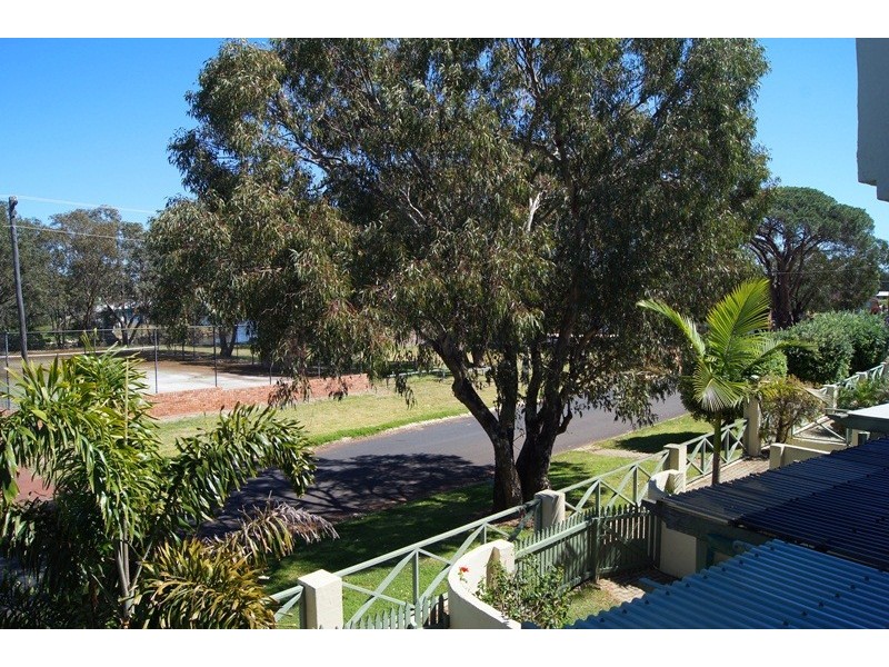 2/1 Banksia Tce, South Yunderup WA 6208