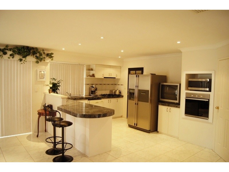 17 Hudson Drive, Dudley Park WA 6210