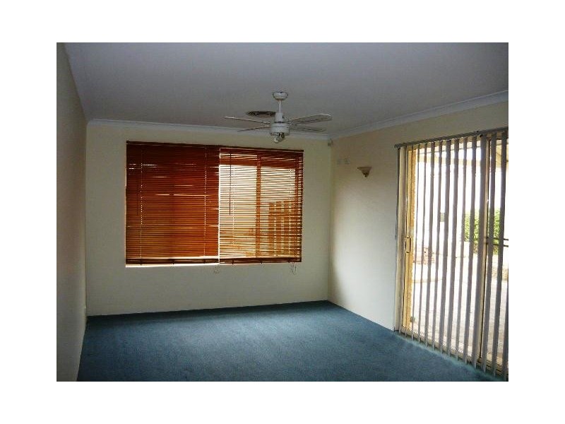 31 Floribunda Ave, Halls Head WA 6210