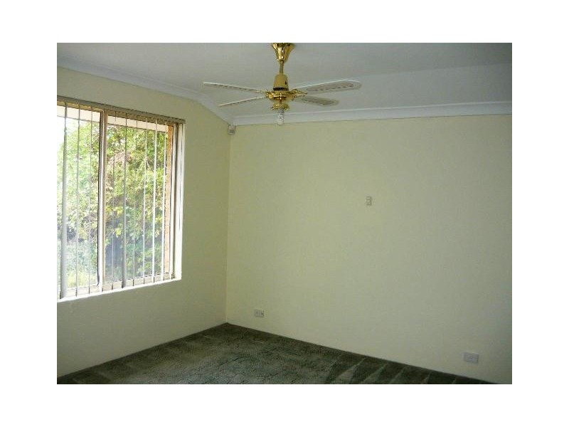 31 Floribunda Ave, Halls Head WA 6210