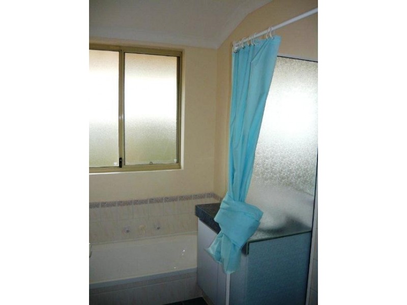 31 Floribunda Ave, Halls Head WA 6210