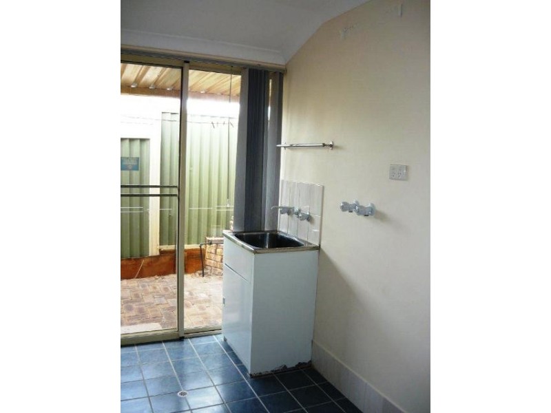 31 Floribunda Ave, Halls Head WA 6210