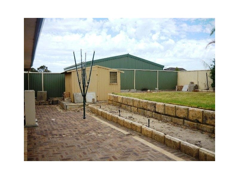 31 Floribunda Ave, Halls Head WA 6210