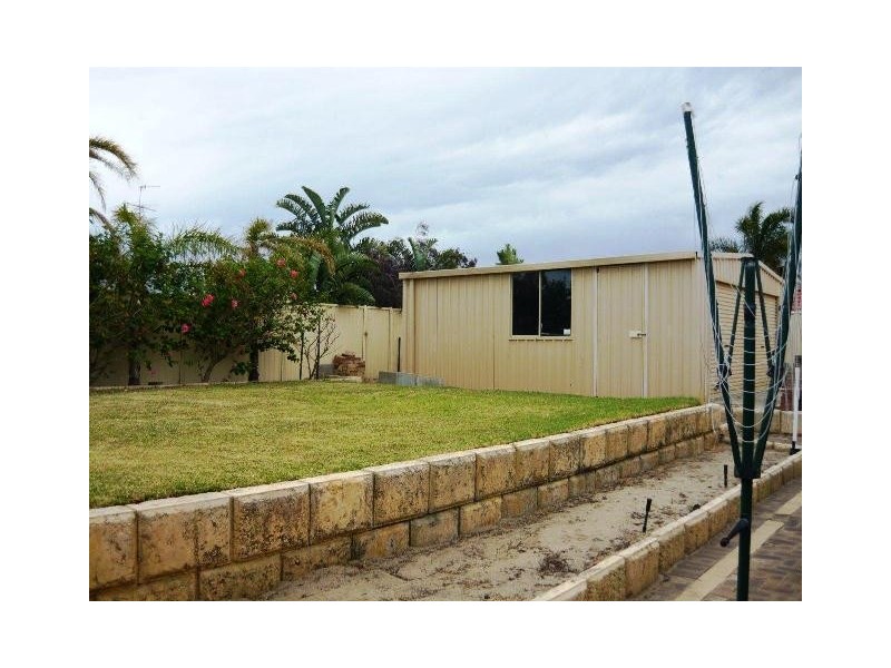 31 Floribunda Ave, Halls Head WA 6210