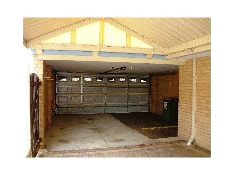 31 Floribunda Ave, Halls Head WA 6210