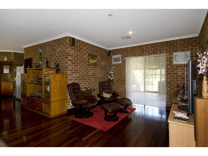 16 Mears Road, Barragup WA 6209