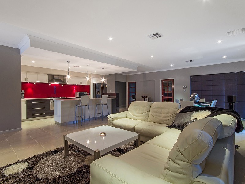 4 Longmeadow Vista, Meadow Springs WA 6210