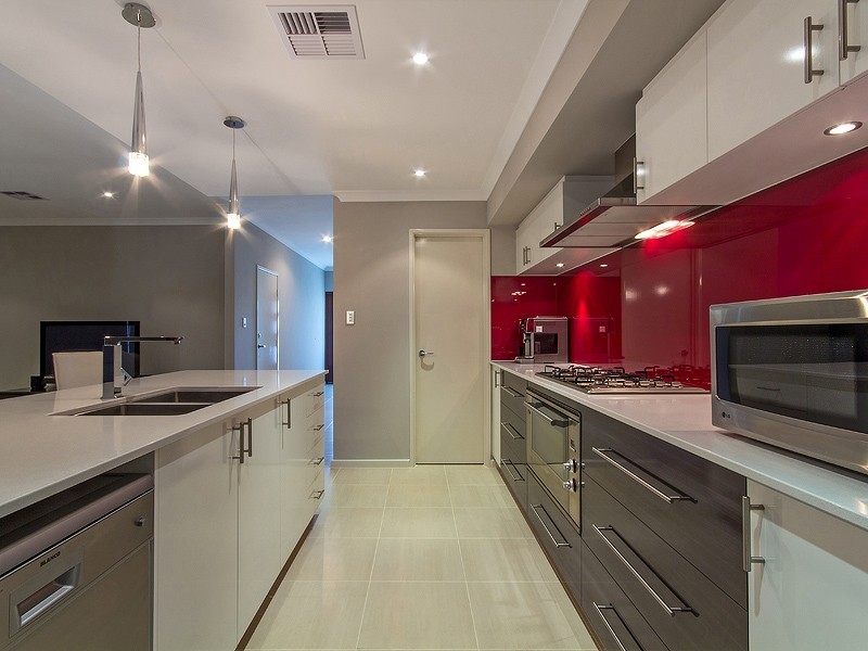 4 Longmeadow Vista, Meadow Springs WA 6210