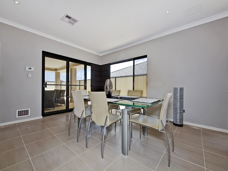 4 Longmeadow Vista, Meadow Springs WA 6210