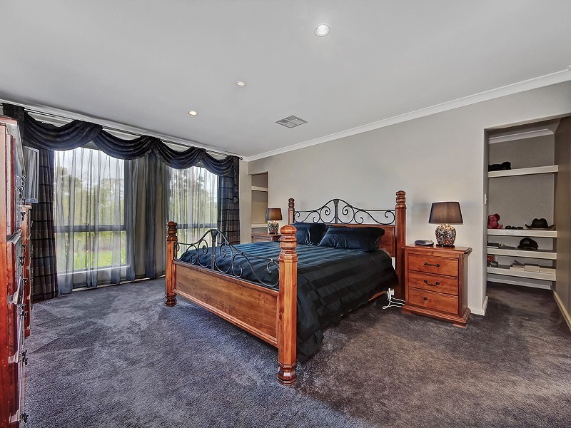 4 Longmeadow Vista, Meadow Springs WA 6210