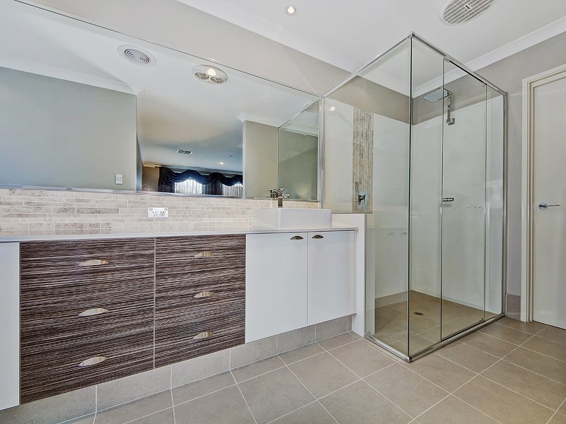 4 Longmeadow Vista, Meadow Springs WA 6210