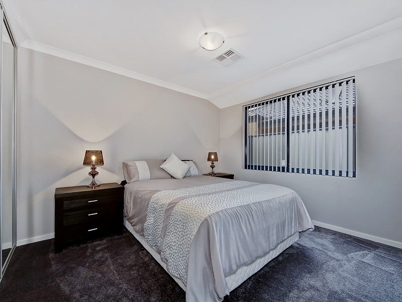 4 Longmeadow Vista, Meadow Springs WA 6210