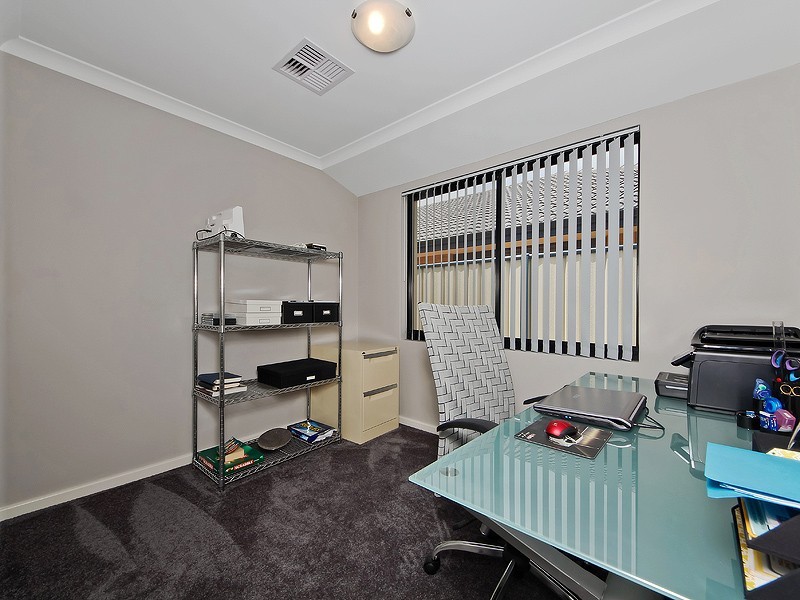 4 Longmeadow Vista, Meadow Springs WA 6210